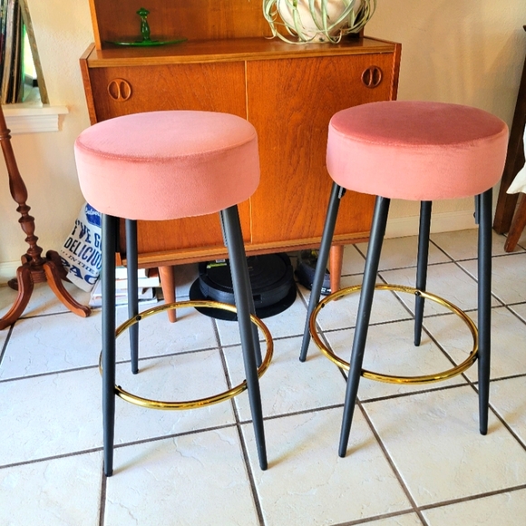Set of modern barstools 🩷 - Picture 3 of 5
